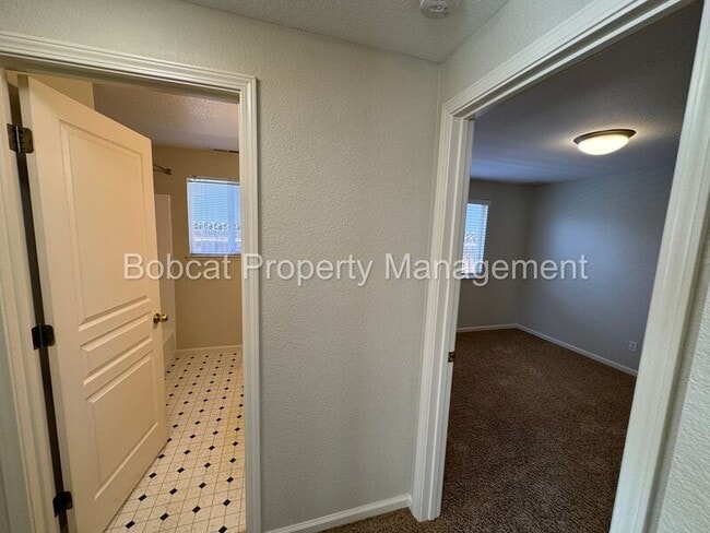 Building Photo - 532 Rawe Peak Dr
