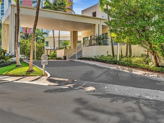 Building Photo - 3370 Hidden Bay Dr