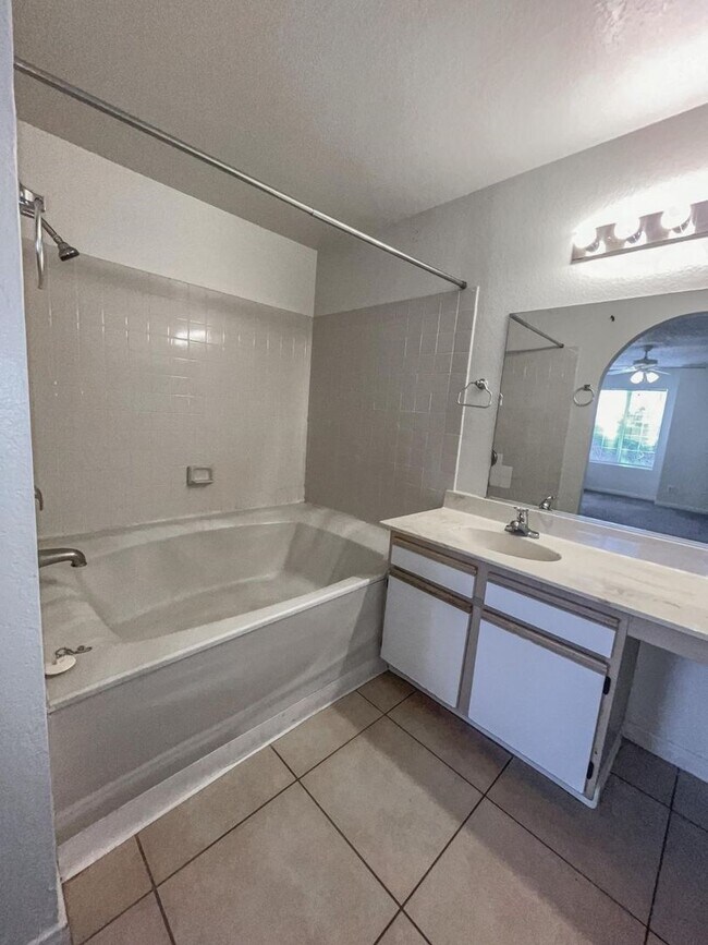 Building Photo - RESORT STYLE LIVING!