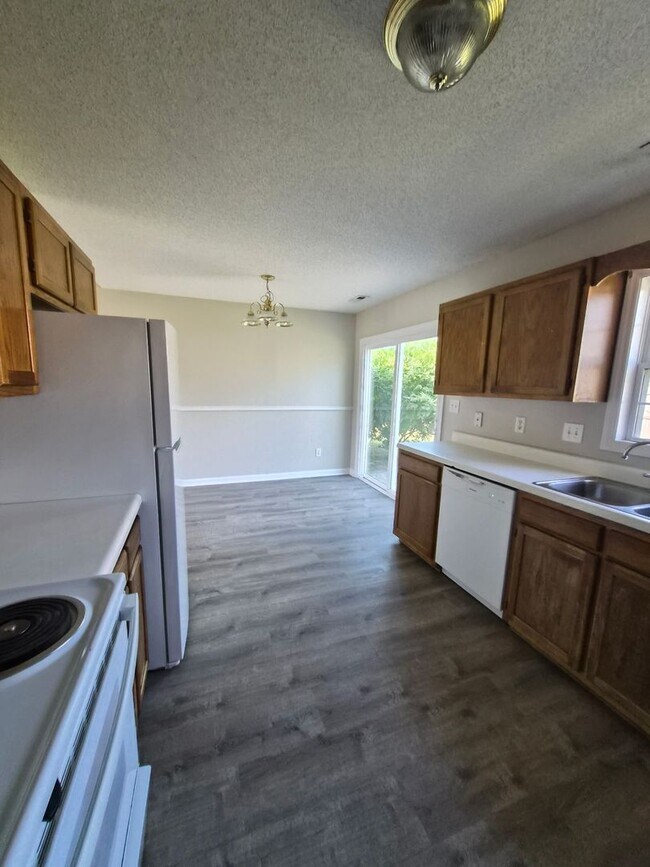 Building Photo - 3 bedroom 2 bath home in Foxtrace subdivision