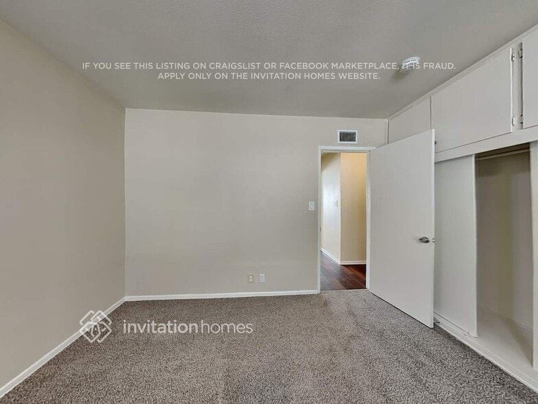 Building Photo - 10943 Kittridge St