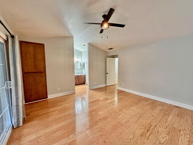 Building Photo - 148 Castlemont Dr