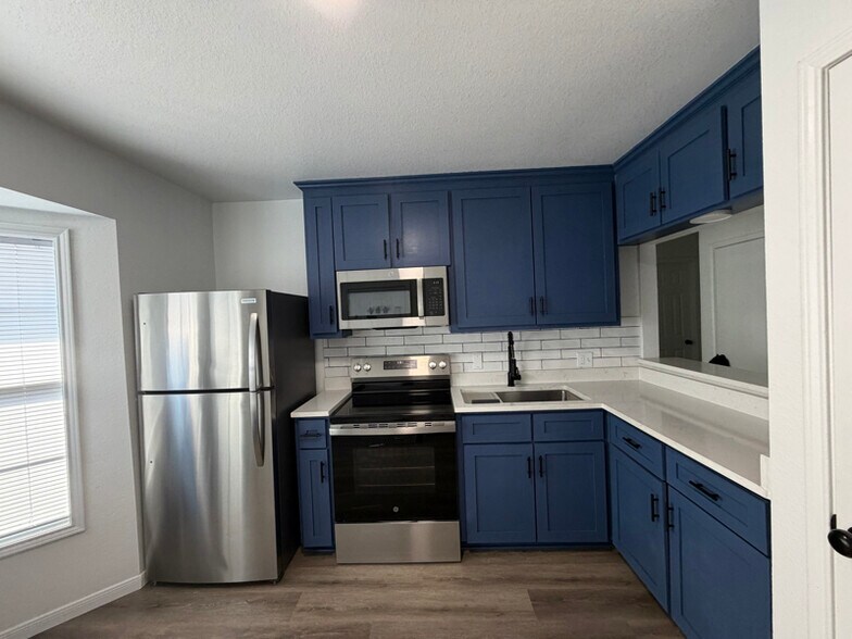 Primary Photo - 2101 State Hwy 3