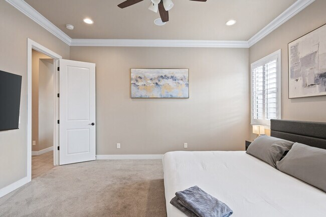 Building Photo - 1950 E Queen Creek Rd