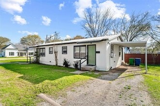 Building Photo - 108 Poplar St