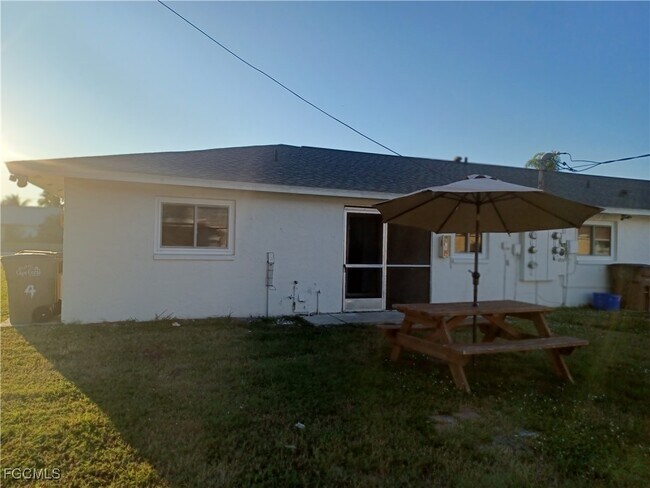 Building Photo - 937 SE 23rd Pl