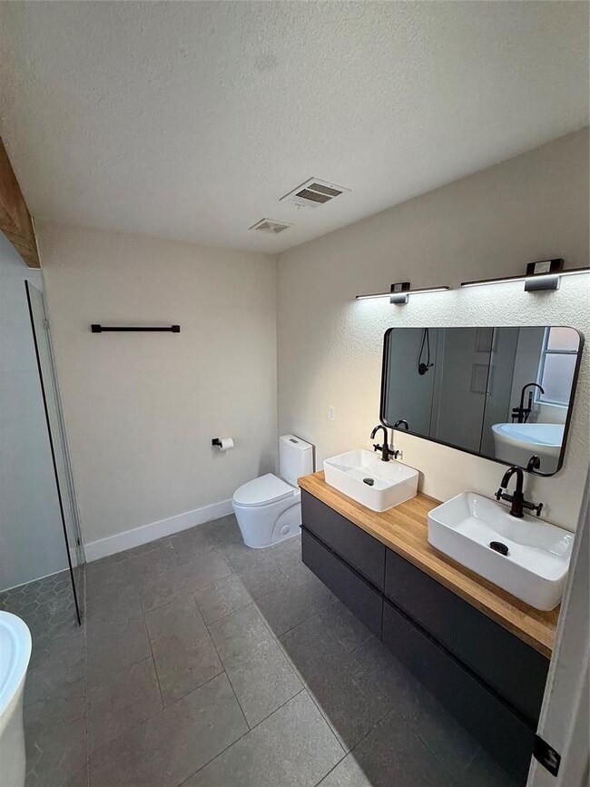 Building Photo - 108 Presidio Dr