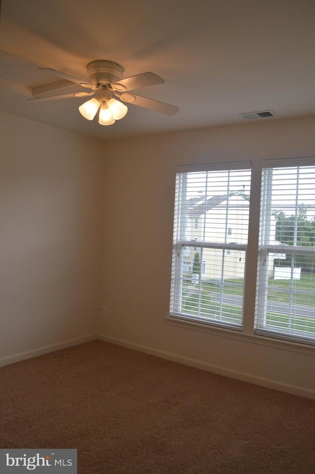 Building Photo - 200 Monroe Point Dr