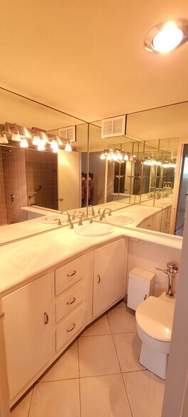 Building Photo - 3883 Turtle Creek Blvd