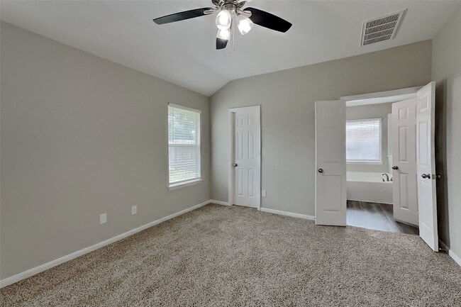 Building Photo - 32411 Cross Spring Park Ln