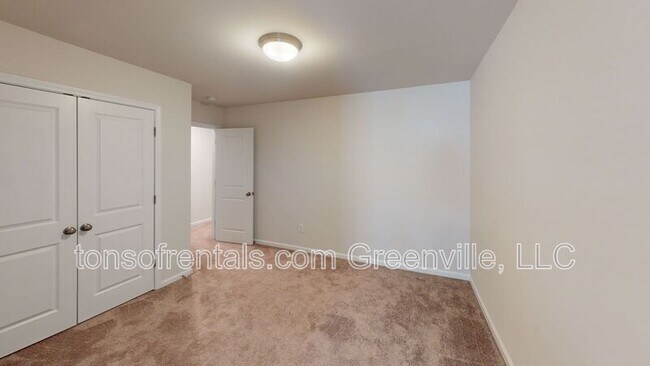 Building Photo - 312 Highline Trl