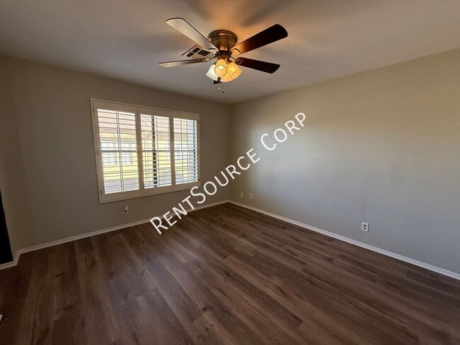 Building Photo - 2 Bedroom/2.5 Bathroom Two Story Town Home...