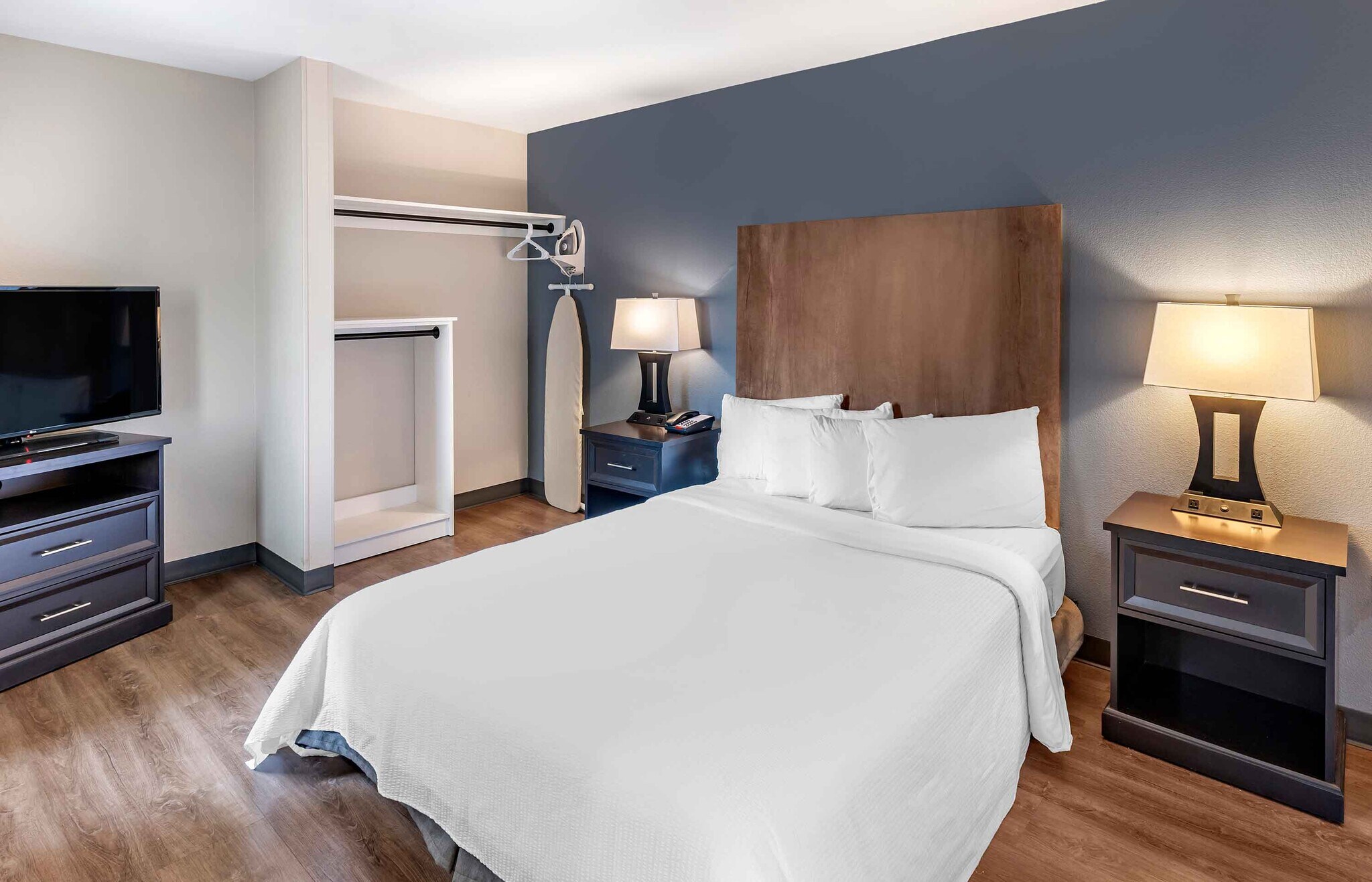 Building Photo - Furnished Studio-San Jose - Airport