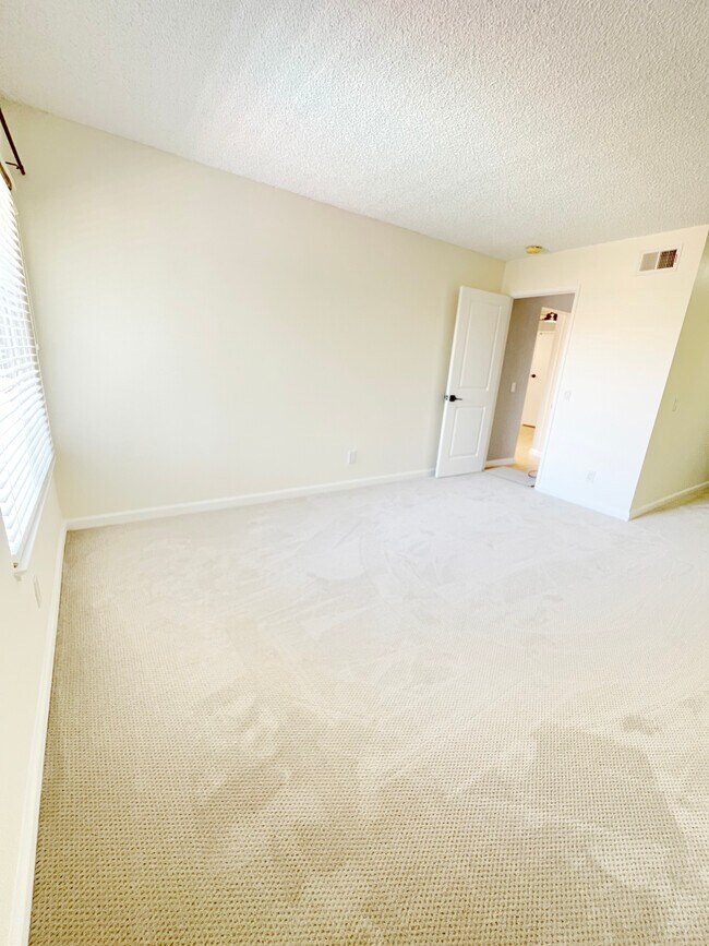 Building Photo - 2452 W Bayshore Rd