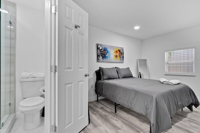 Building Photo - 2610 SW 31st Ave