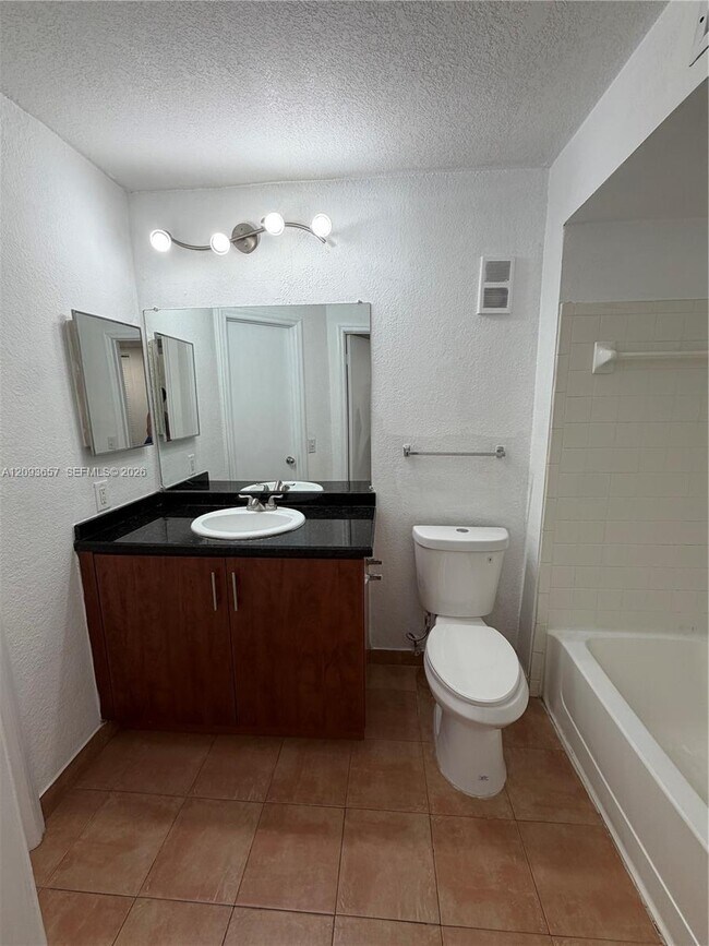 Building Photo - 565 Vista Isles Dr