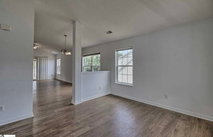 Building Photo - 210 Seven Pines Ct