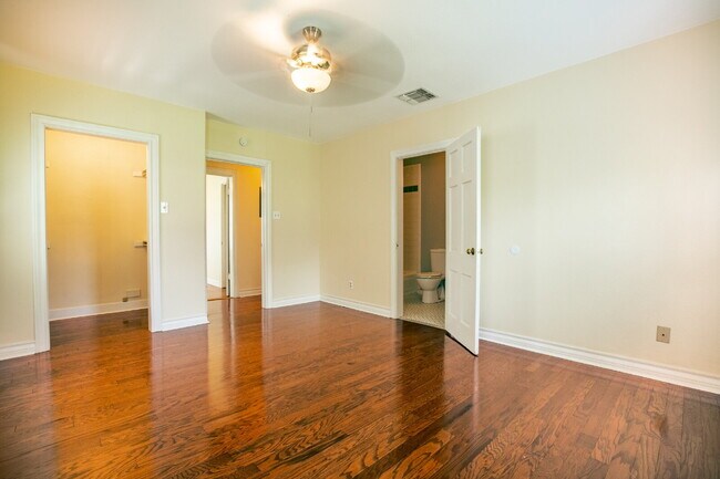 Building Photo - 3br / 2ba house in Woodlawn terrace, close...