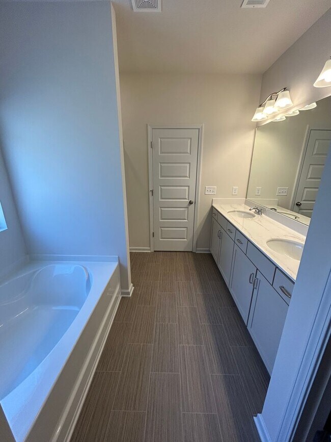 Building Photo - New 4/2.5 House in Longbrook $1,995