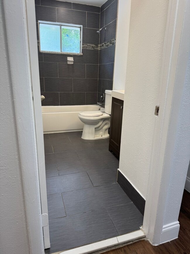 Building Photo - Top Floor All To Yourself! July Rent Free!...
