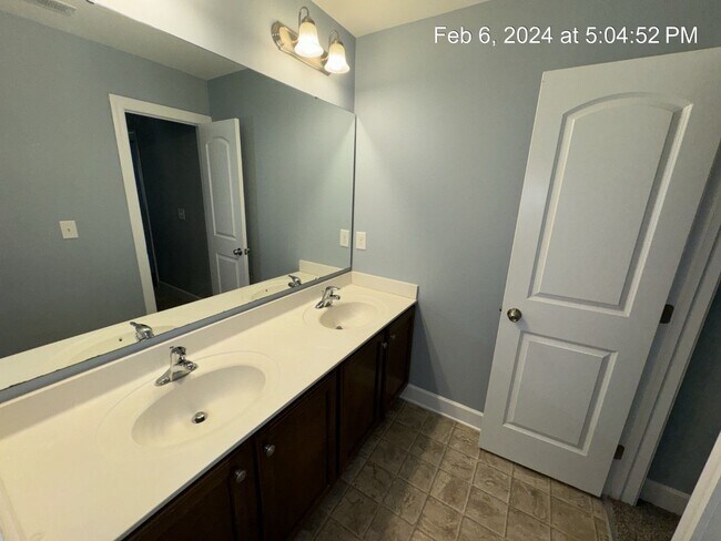 Building Photo - 118 Blackhawk Lane