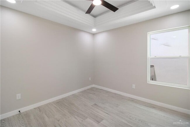 Building Photo - 16 May St