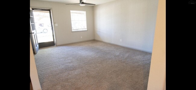 Building Photo - 906 Dosia Cir