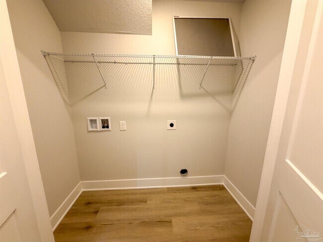 Building Photo - 8049 Westpointe Ln