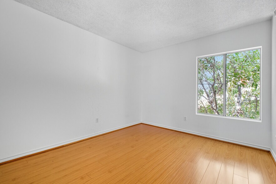 Building Photo - 18350 Hatteras St