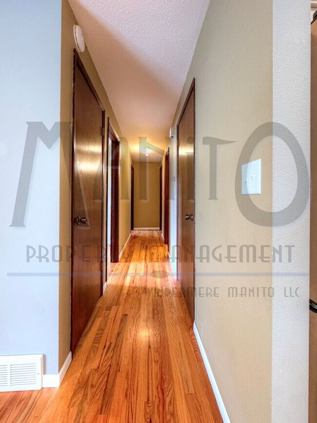 Building Photo - Entertainers Dream Home