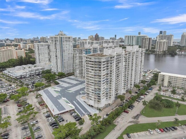 Building Photo - 18011 Biscayne Blvd