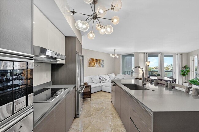 Building Photo - 9821 E Bay Harbor Dr