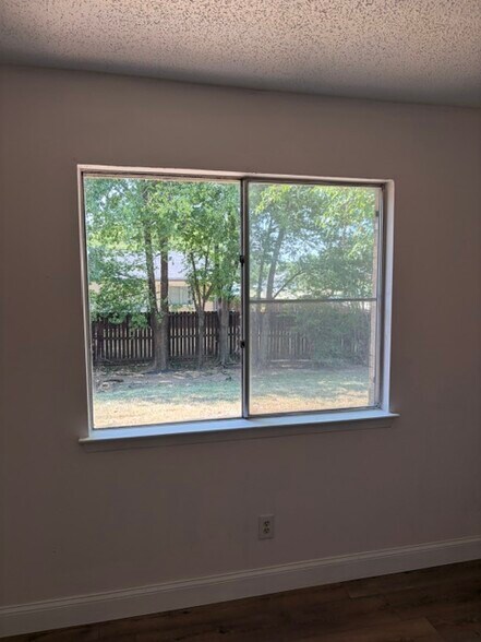 Building Photo - 2524 Catalina Way