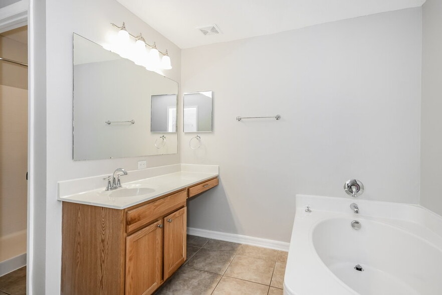 Building Photo - 2220 Aitkin Loop