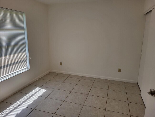 Building Photo - 208 Oakmont Pkwy
