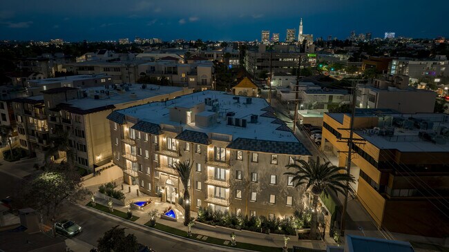 Building Photo - 1825 Pandora Ave