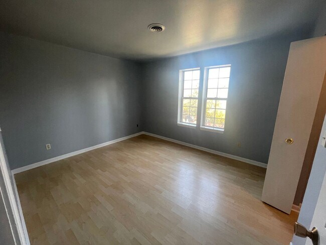 Building Photo - Lorandos Rental