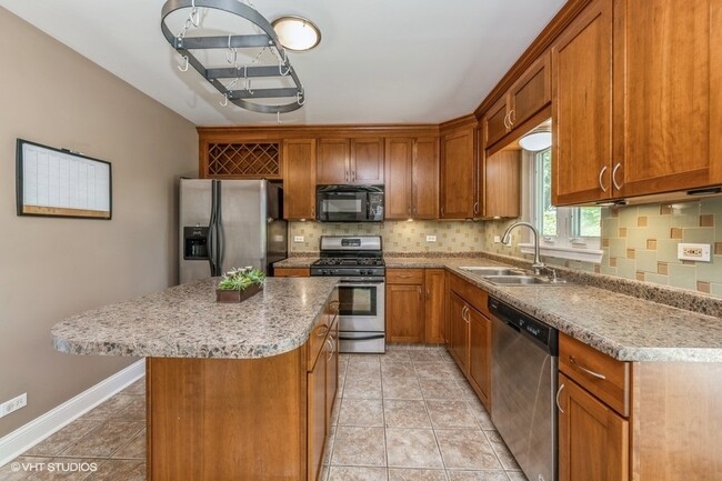 Building Photo - 9 Larkspur Ct