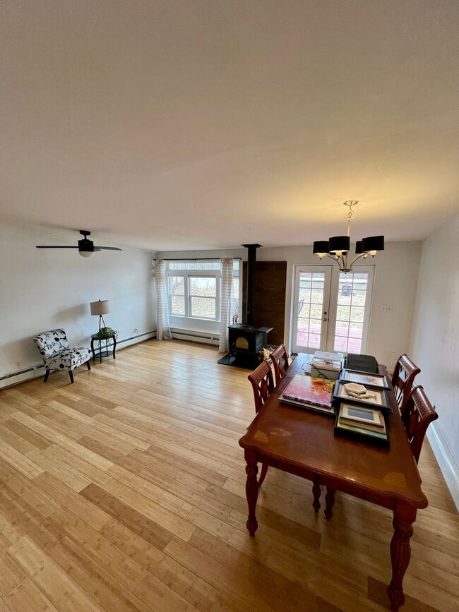 Building Photo - Charming 3-Bedroom Home in Fairbanks / Pet...