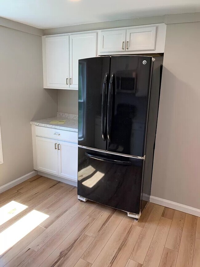 Kitchen - 211 Ulster St