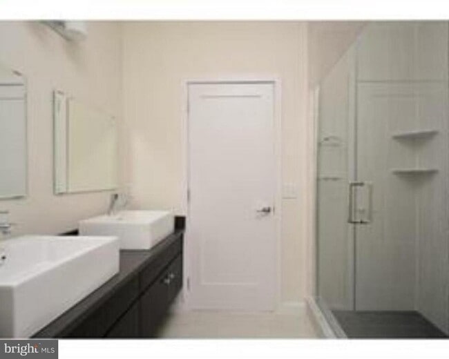 Building Photo - 624 N 11th St