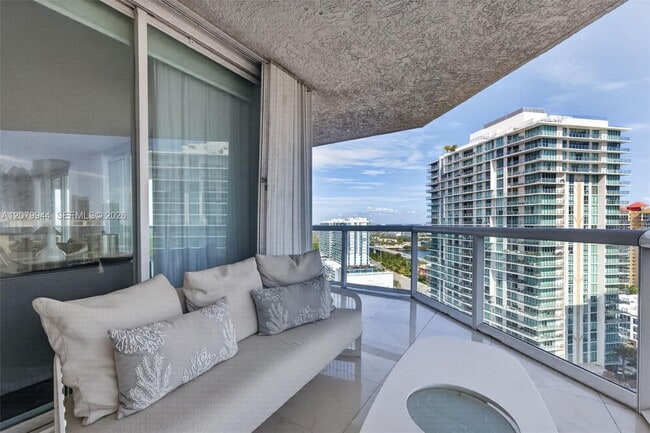 Building Photo - 16500 Collins Ave