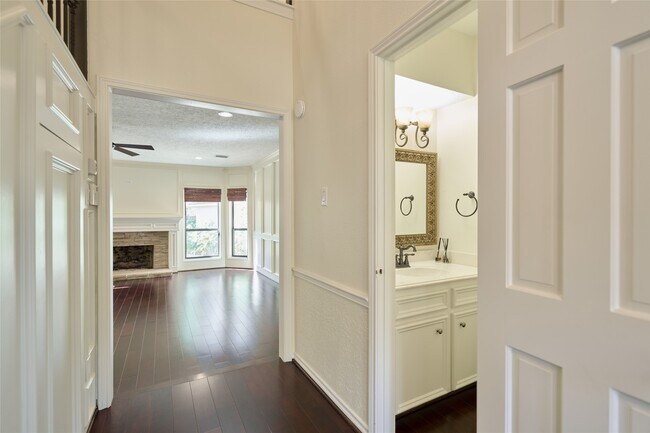 Building Photo - 6 Glen Canyon Pl