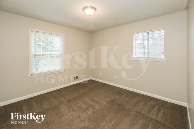 Building Photo - 9067 Homewood Dr