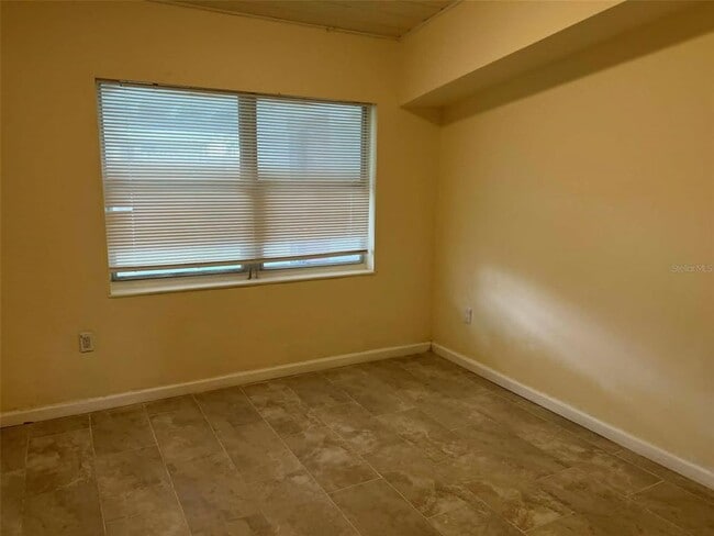 Building Photo - 682 Walkup Dr