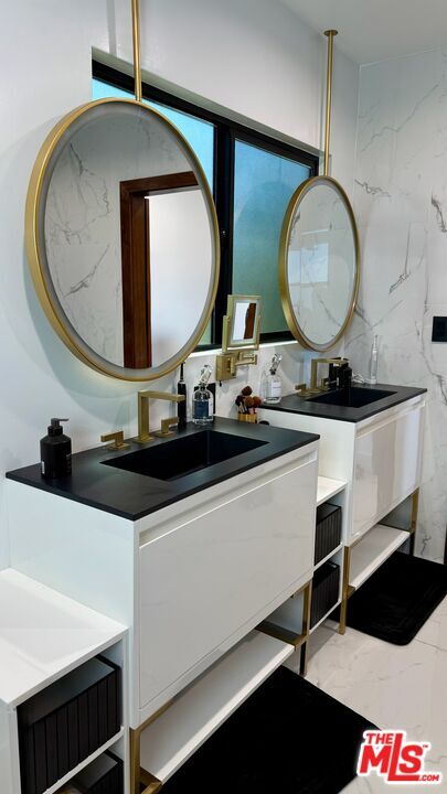 Building Photo - 3845 Olympiad Dr