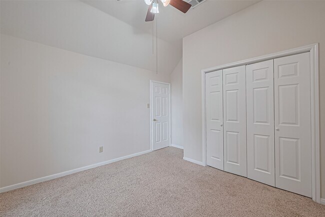 Building Photo - 1327 W Forest Dr