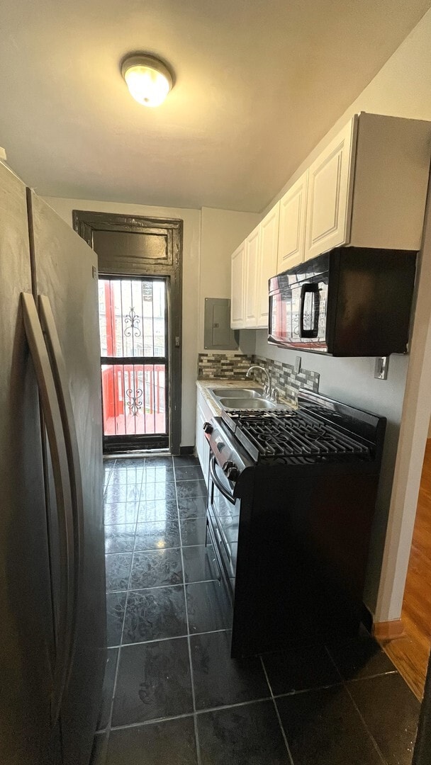 Building Photo - 3072 E 79th St