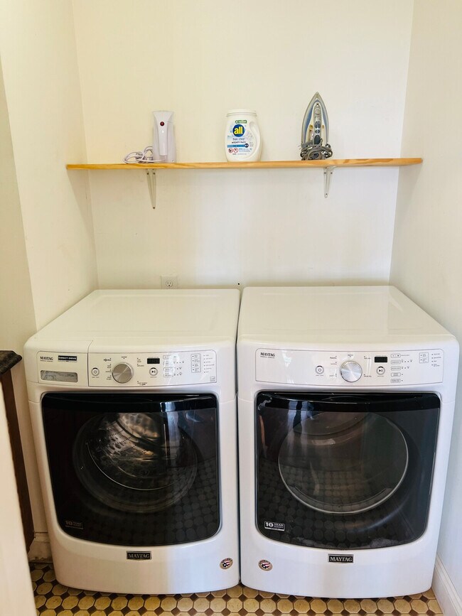 Building Photo - 3209 W Fairview Pl