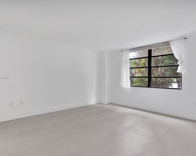 Building Photo - 2333 Brickell Ave